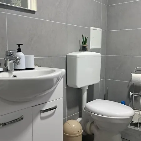 Kirchhaus Erbaut In Jahr 1839 *