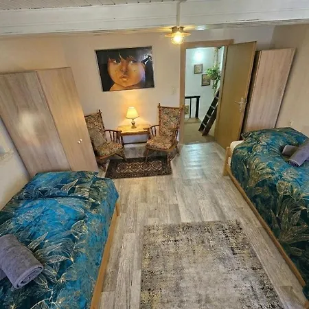 Kirchhaus Erbaut In Jahr 1839