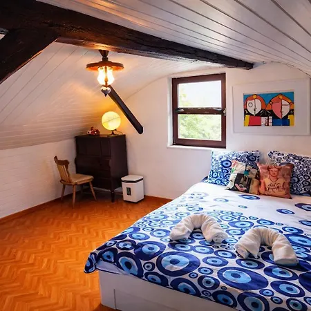 Kirchhaus Erbaut In Jahr 1839