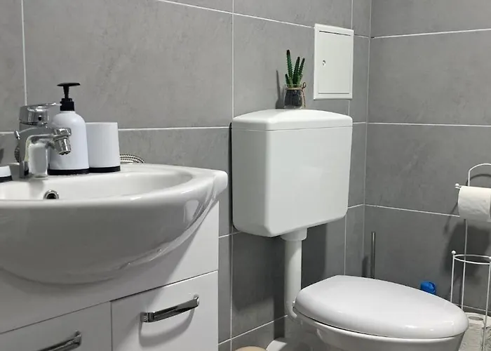 Kirchhaus Erbaut In Jahr 1839 *